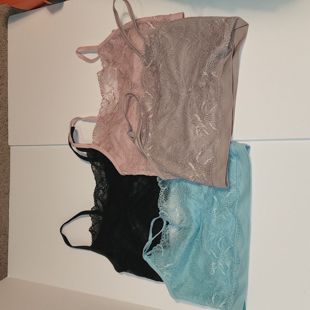 4 Count Sofra Wireless Bralette- Size Says Free- (one size fits most)